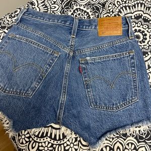 high rise Levi’s shorts